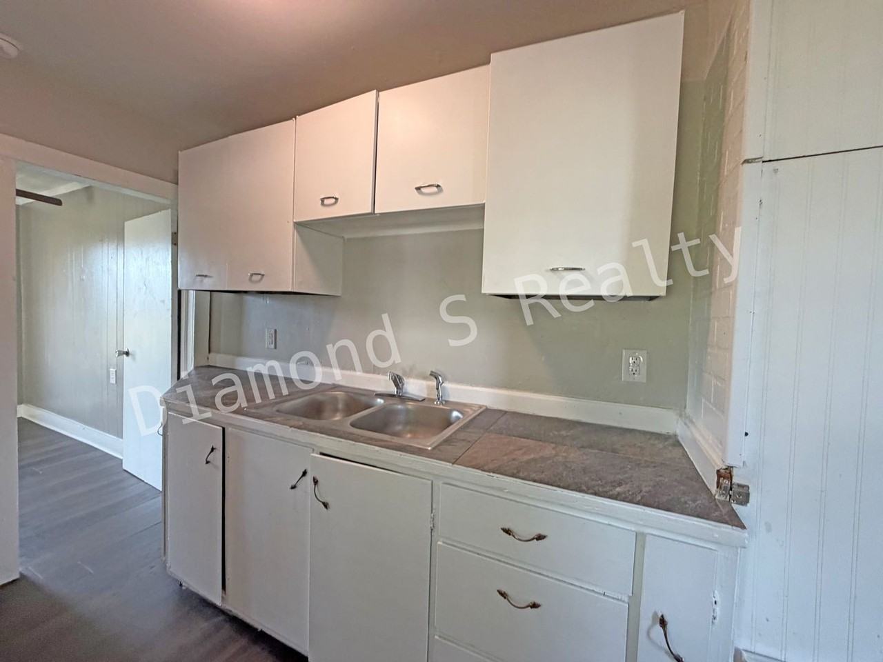 2052 N Taylor Ave - Photo 5 of 7