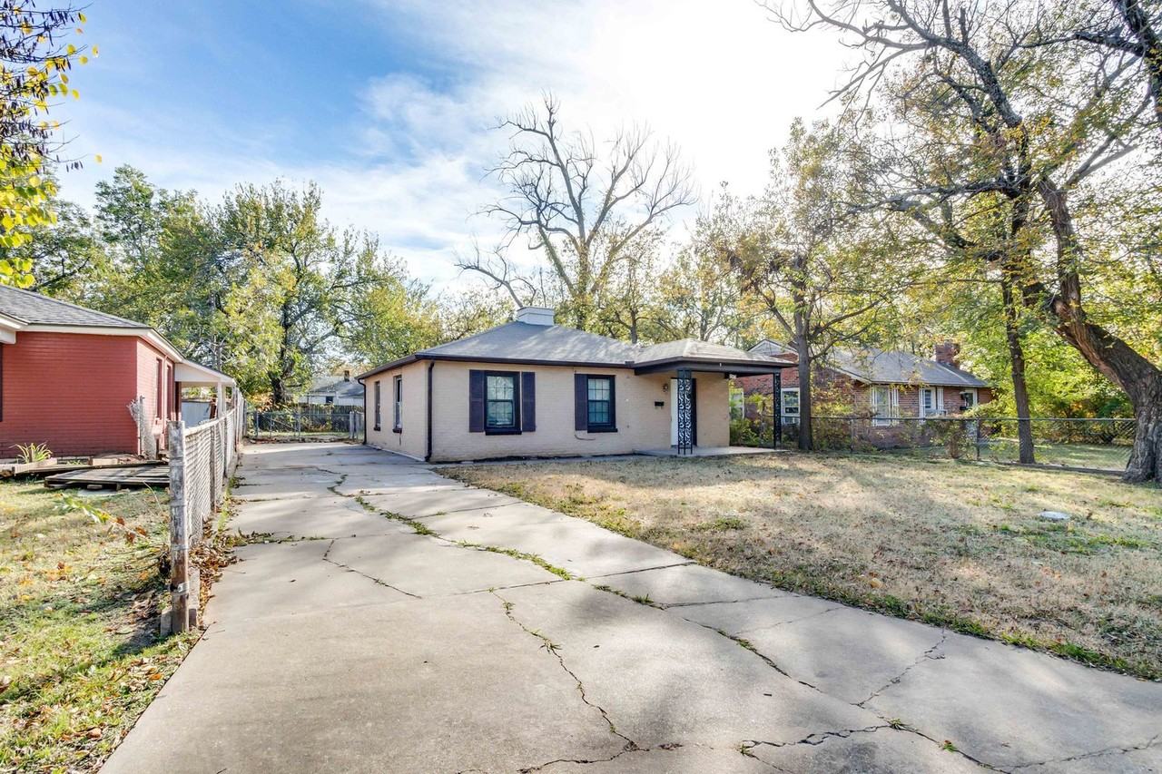 506 East Curtis Drive - Photo 2 of 25