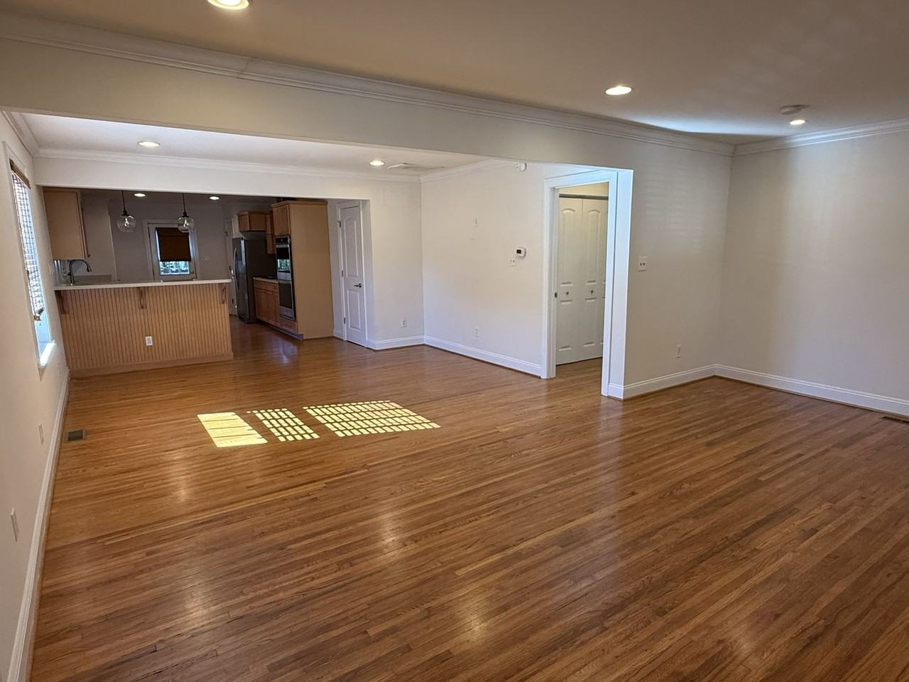 350 Melbourne Ct - Photo 3 of 28