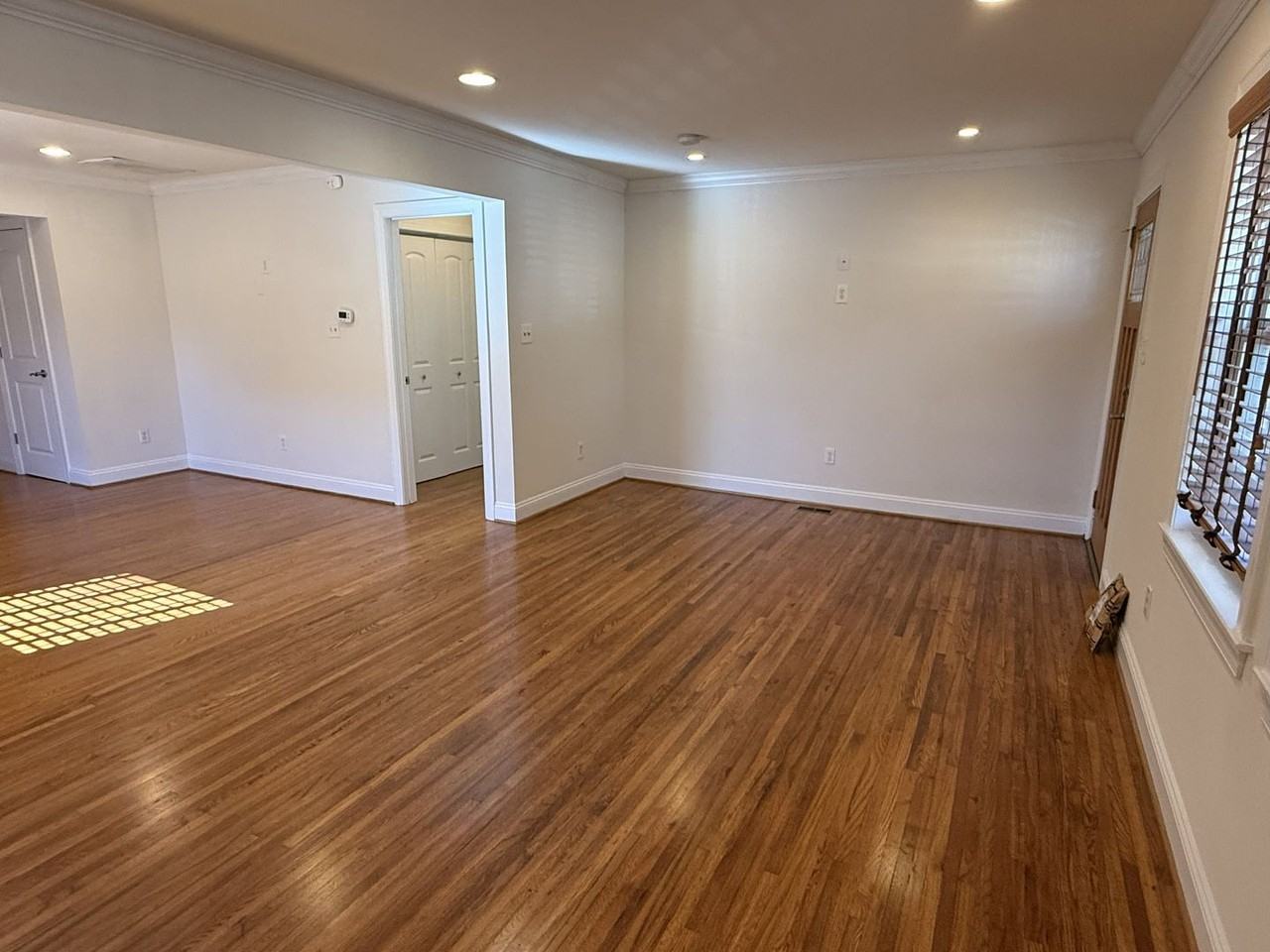 350 Melbourne Ct - Photo 4 of 28