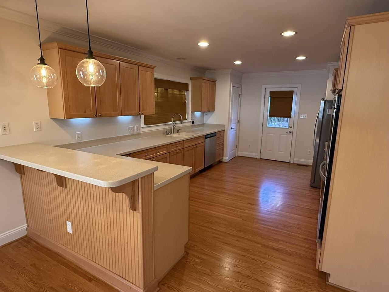 350 Melbourne Ct - Photo 7 of 28