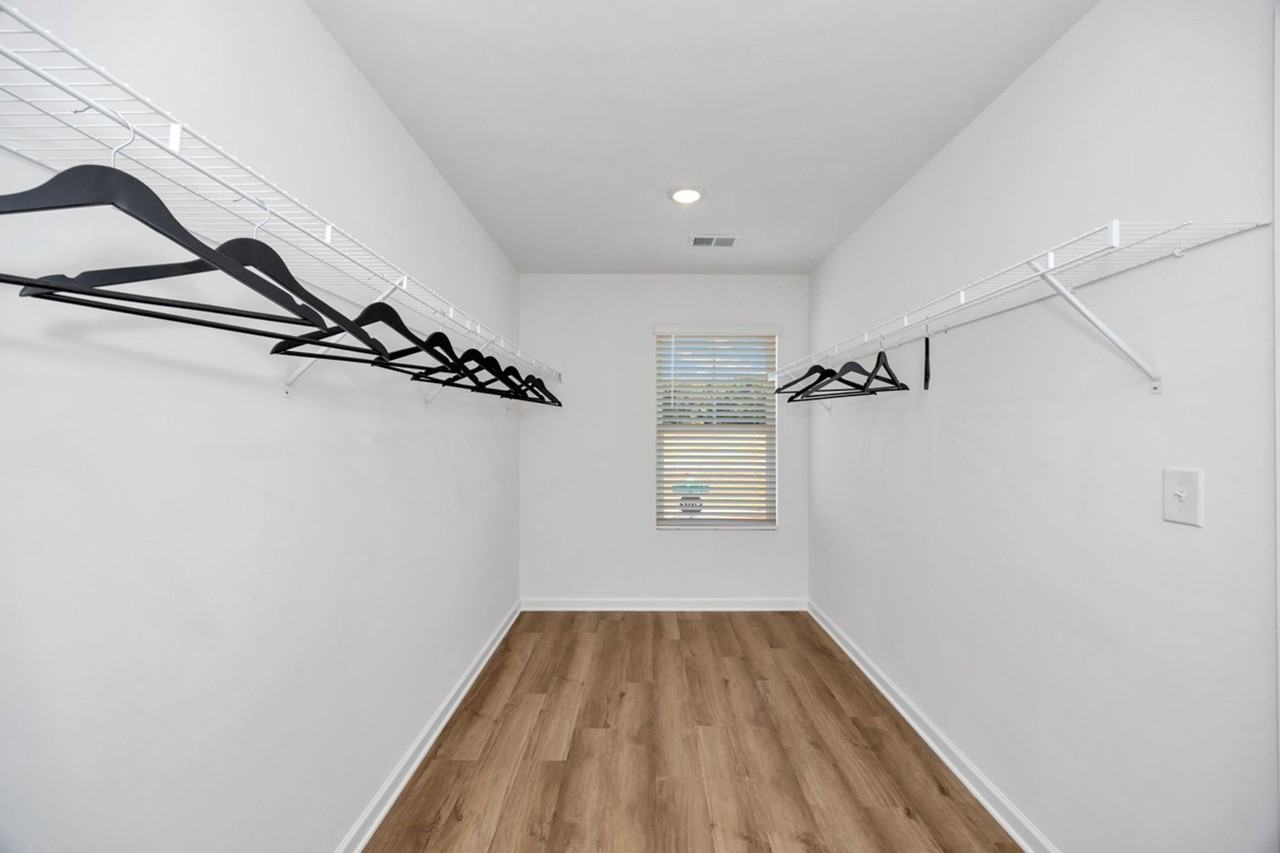 102 Mcgurn St - Photo 5 of 33