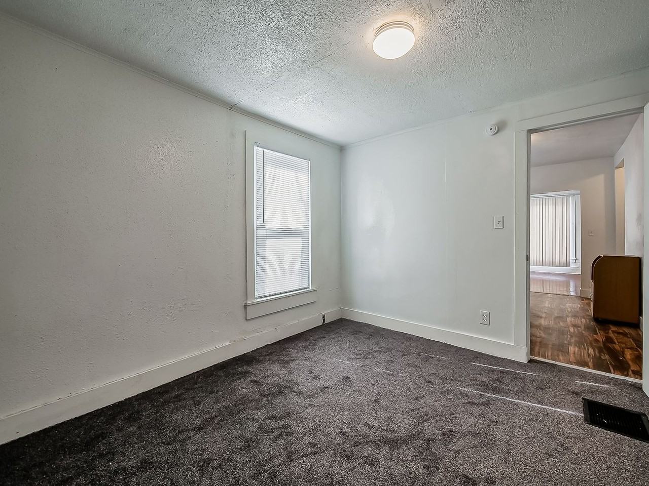 312 Ballard Street - Photo 6 of 26