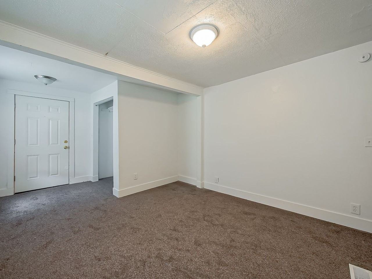 312 Ballard Street - Photo 7 of 26