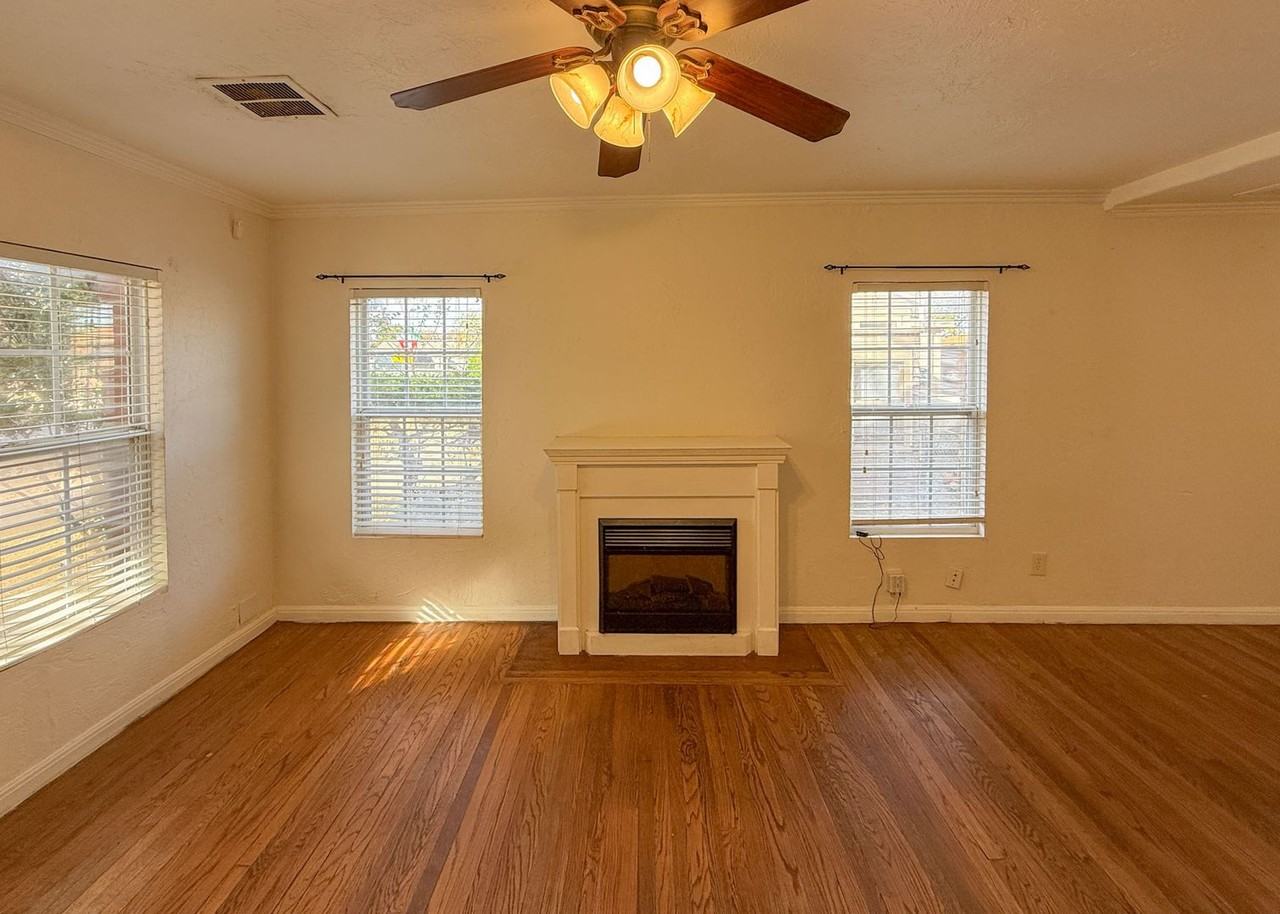 2341 Nw 37th St - Photo 4 of 34