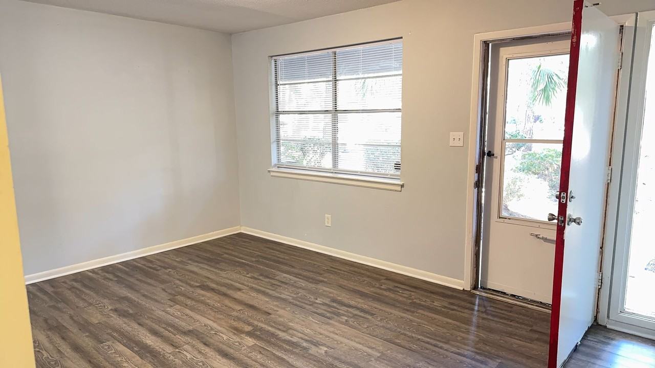 6 Point Comfort Rd #10A - Photo 4 of 23