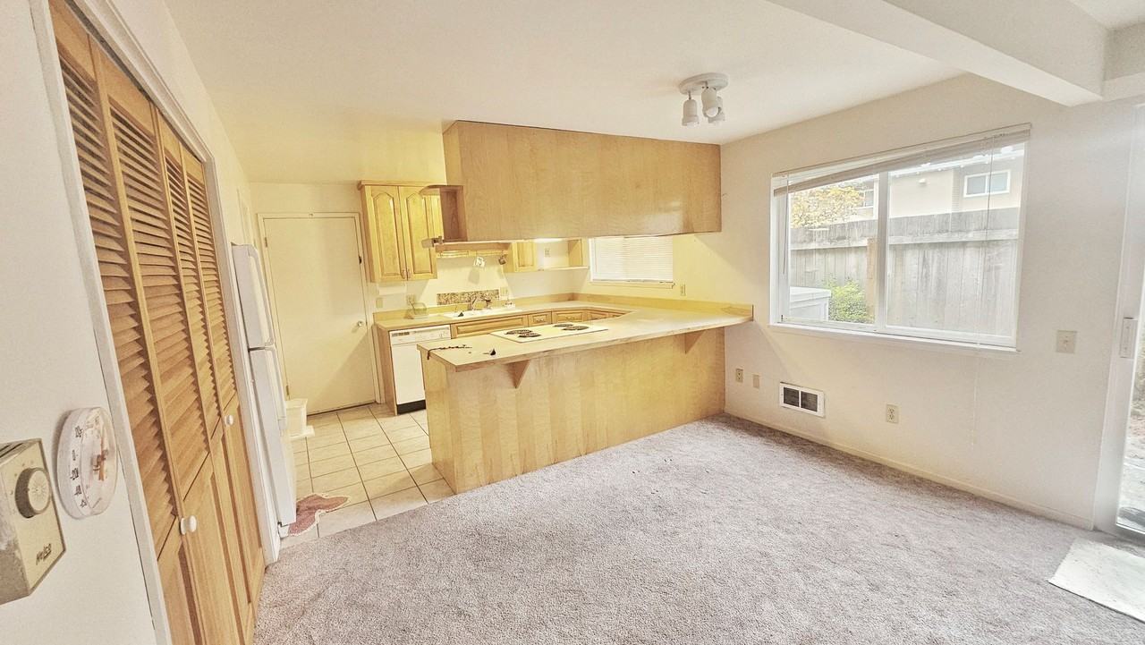 12210 Se 60th St #16 - Photo 3 of 17