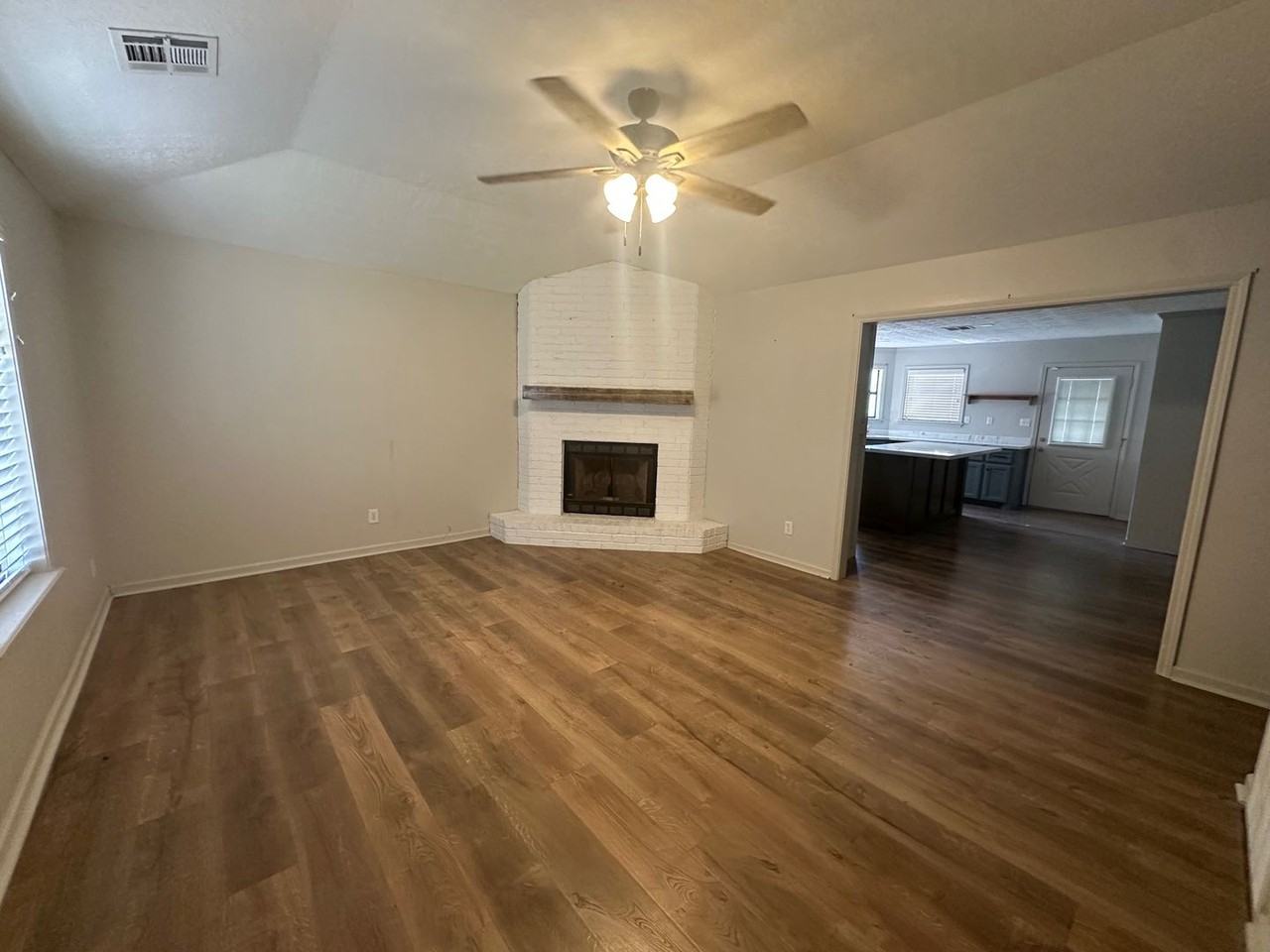 500 S Kinney St - Photo 2 of 12