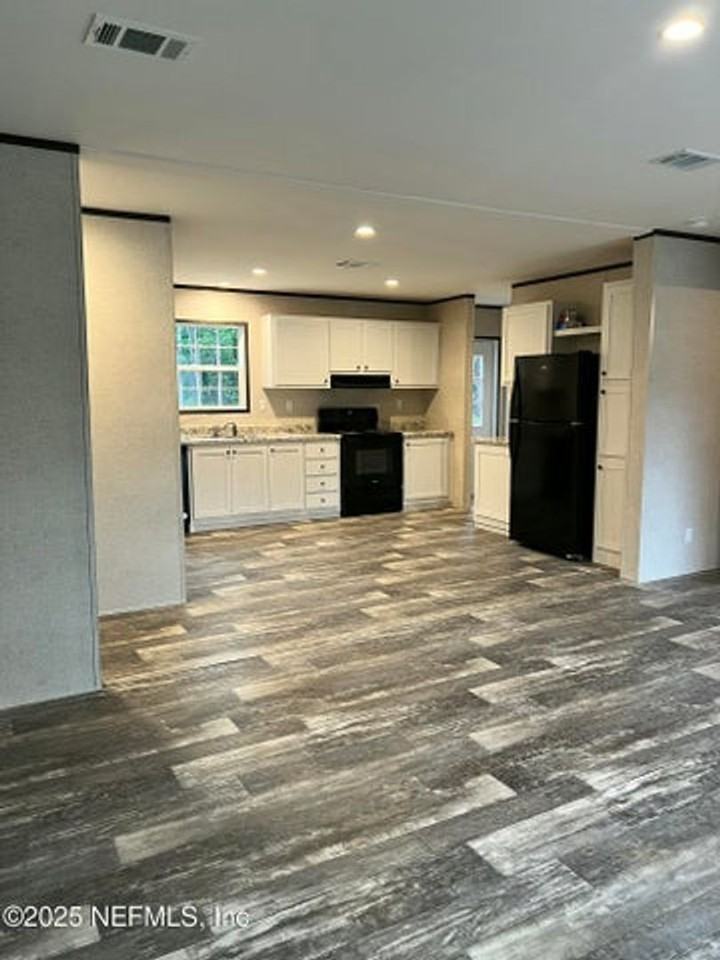 520 Hickory Nut Trl - Photo 3 of 11