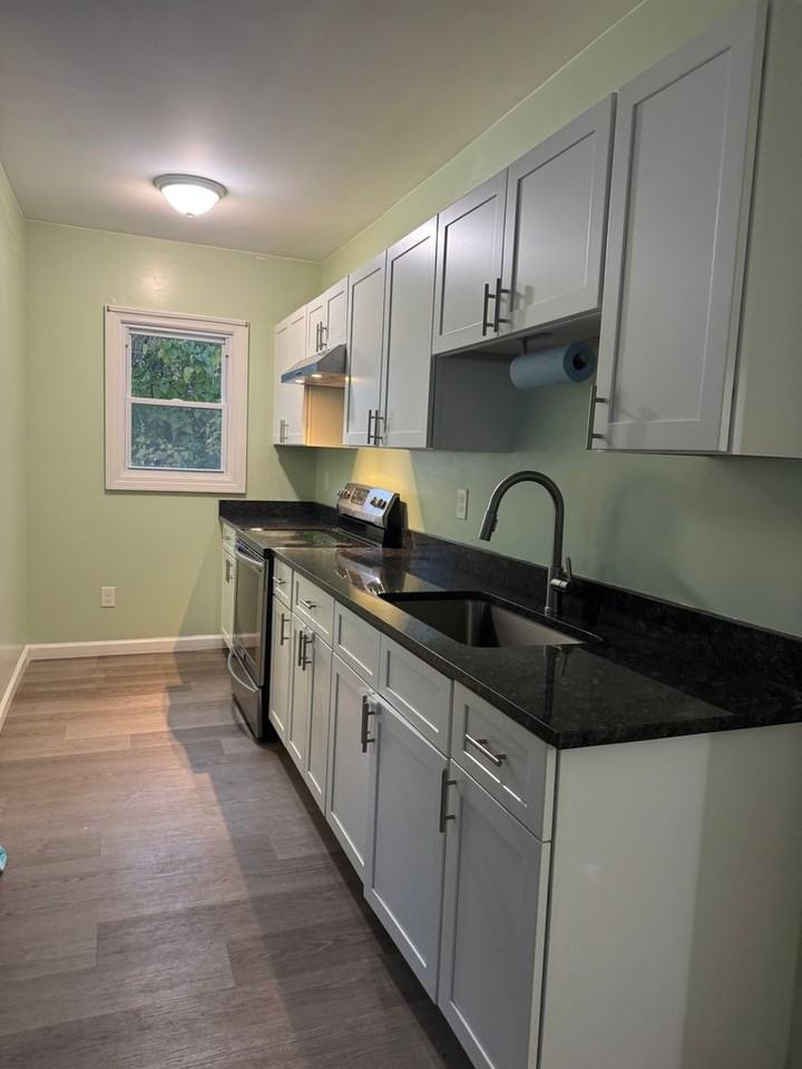 80 Kenyon St - Photo 3 of 15