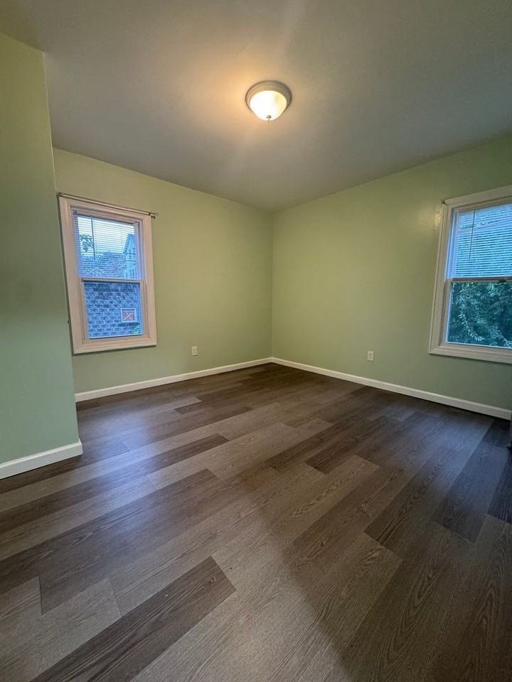 80 Kenyon St - Photo 7 of 15