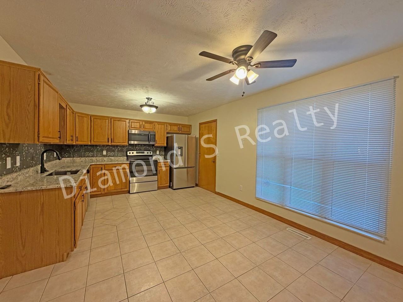 3206 E Lark St - Photo 4 of 16