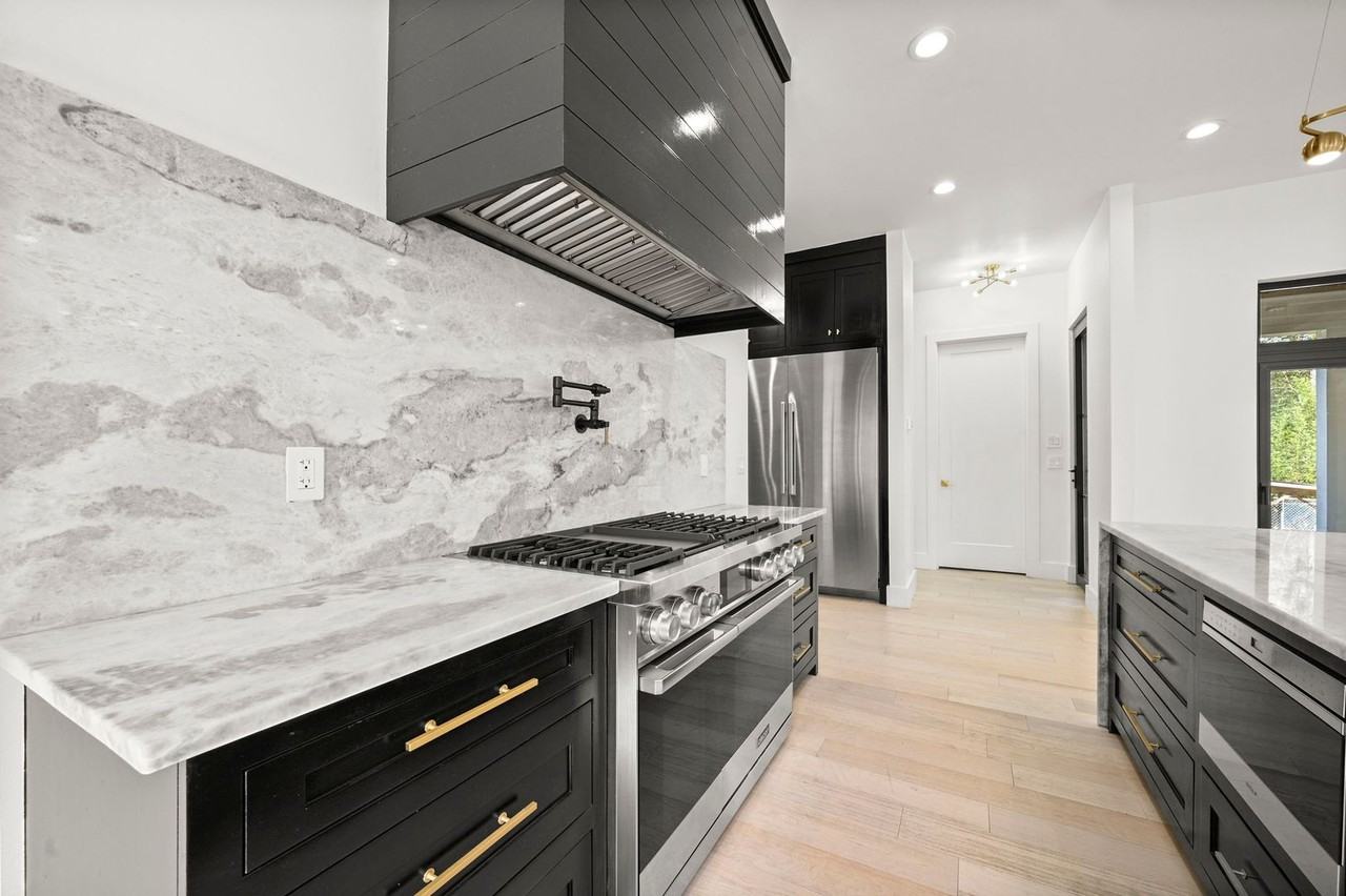 9825 Fawn View Dr - Photo 3 of 50