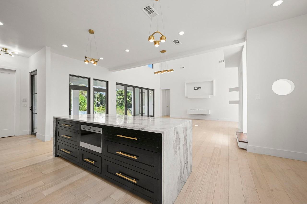 9825 Fawn View Dr - Photo 7 of 50