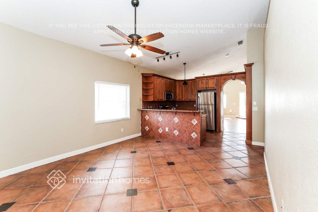 6432 Lansdowne Cir - Photo 4 of 17