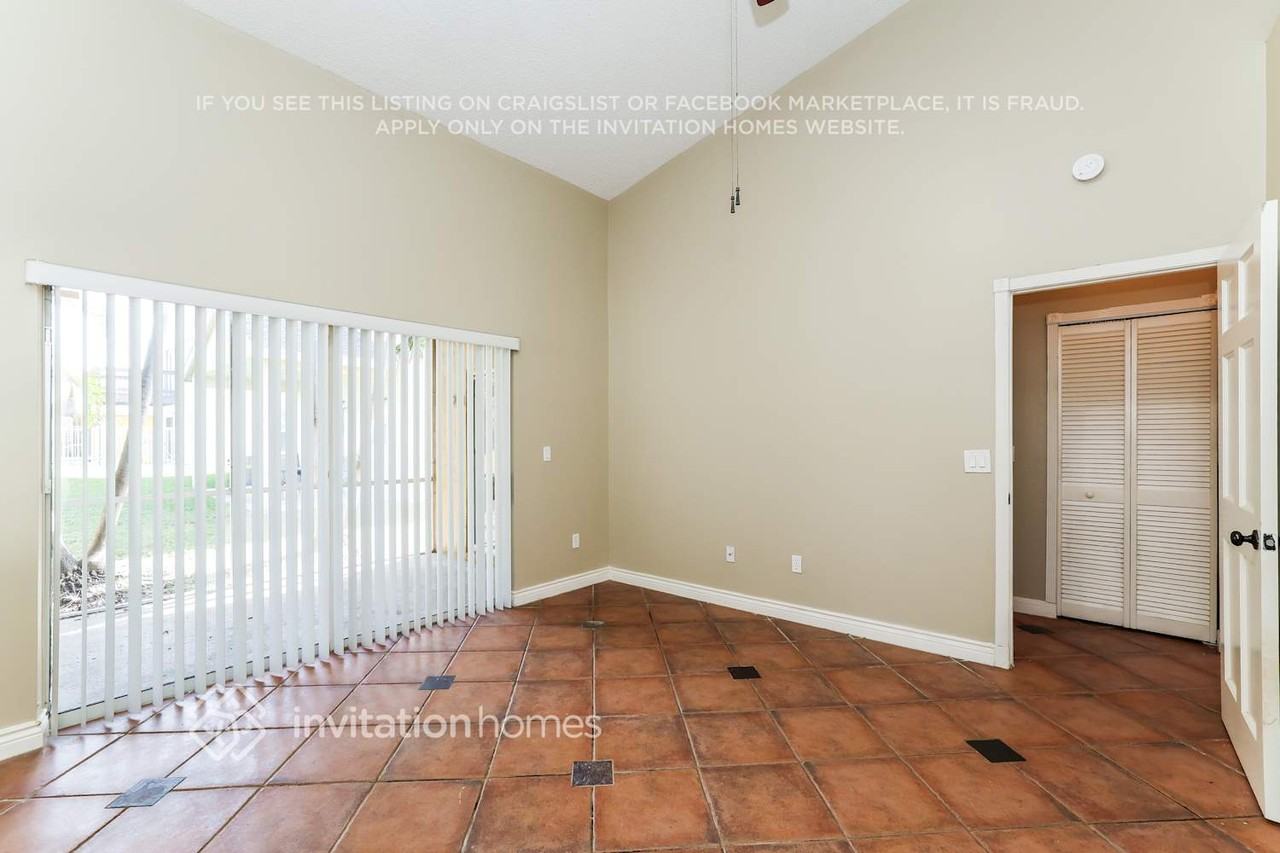 6432 Lansdowne Cir - Photo 6 of 17