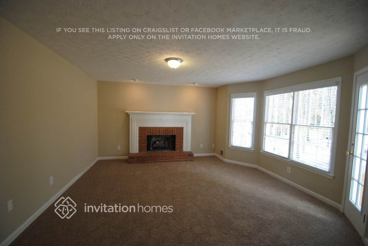 1515 Summit Chase Dr - Photo 2 of 12