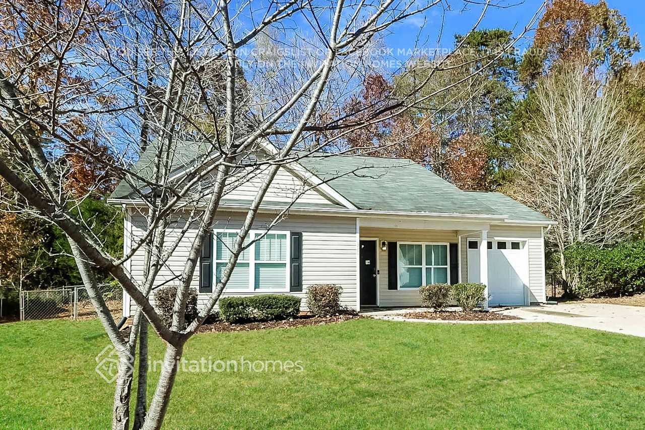1326 Laurel Woods Dr - Photo 3 of 17