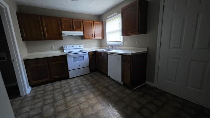 2723 S Roan St #10 - Photo 2 of 3