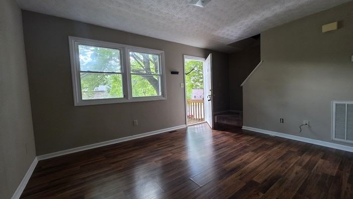 2723 S Roan St #10 - Photo 3 of 3