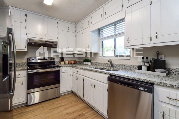 5894 Clate Ct - Photo 2 of 17
