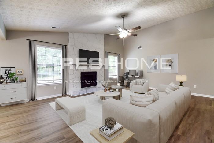 5894 Clate Ct - Photo 5 of 17