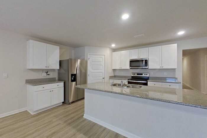 401 Monarch Ln - Photo 6 of 23