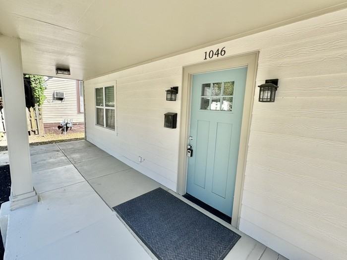 1046 Tanglewood St - Photo 3 of 21