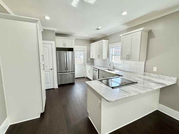 1046 Tanglewood St - Photo 6 of 21