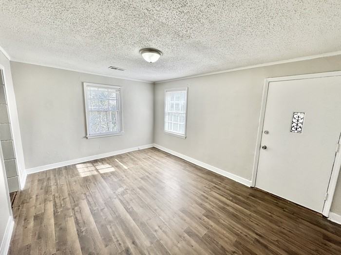 2736 Dunn Ave - Photo 4 of 21