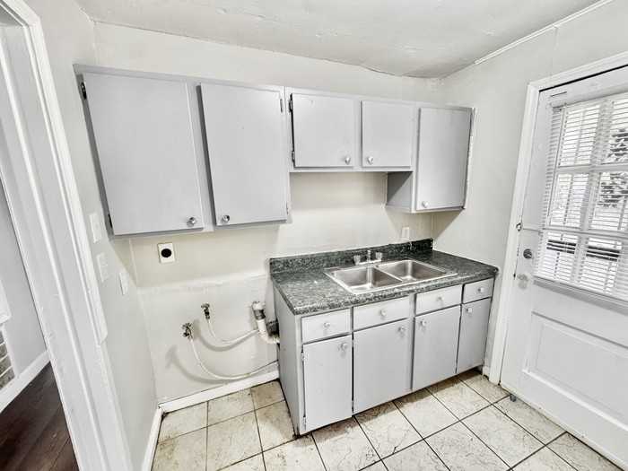 2736 Dunn Ave - Photo 6 of 21