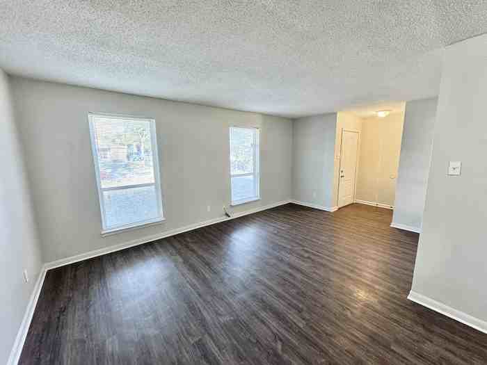 4079 Forest View Dr - Photo 2 of 16