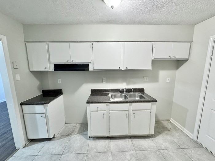 4079 Forest View Dr - Photo 4 of 16