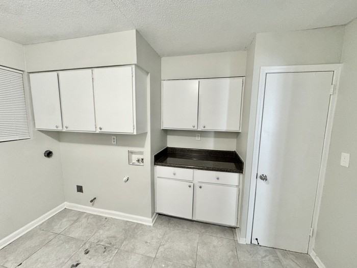 4079 Forest View Dr - Photo 5 of 16