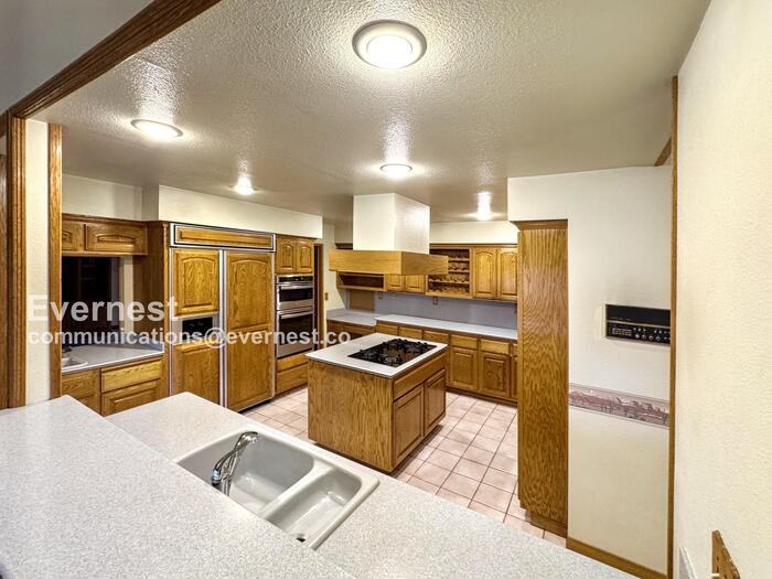 1916 Hobson Dr - Photo 2 of 20