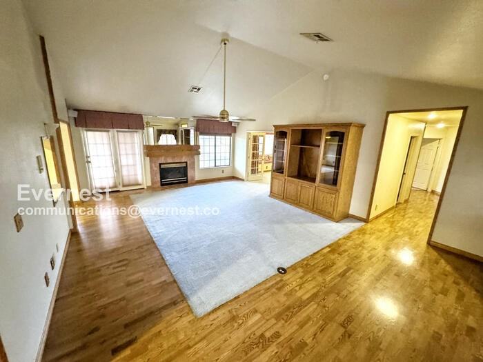 1916 Hobson Dr - Photo 4 of 20