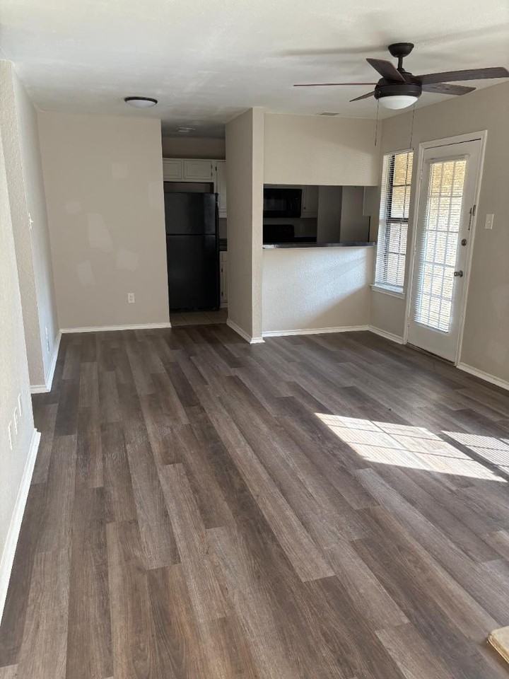 1733 Crest Grove Dr - Photo 3 of 16