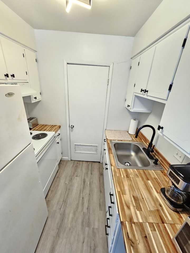 605 W Michigan St #4 - Photo 3 of 8