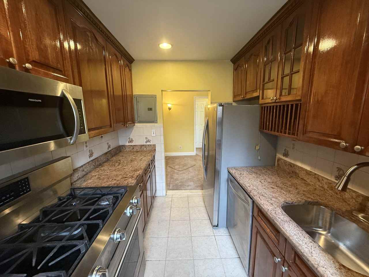 6311 110th St #C2 - Photo 2 of 25