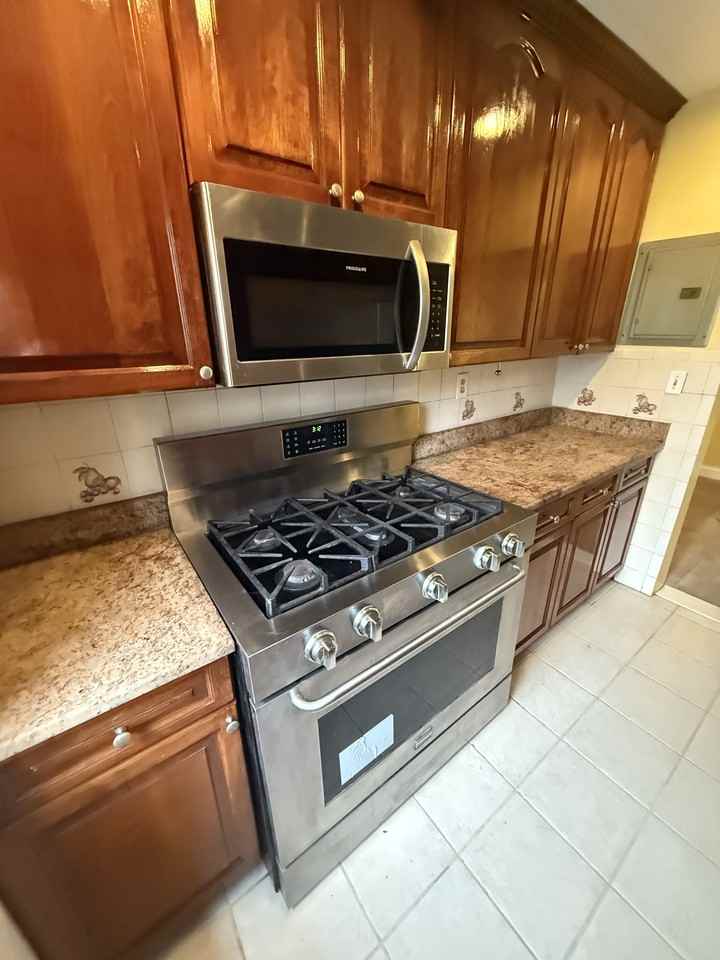 6311 110th St #C2 - Photo 3 of 25