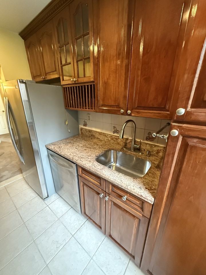 6311 110th St #C2 - Photo 4 of 25