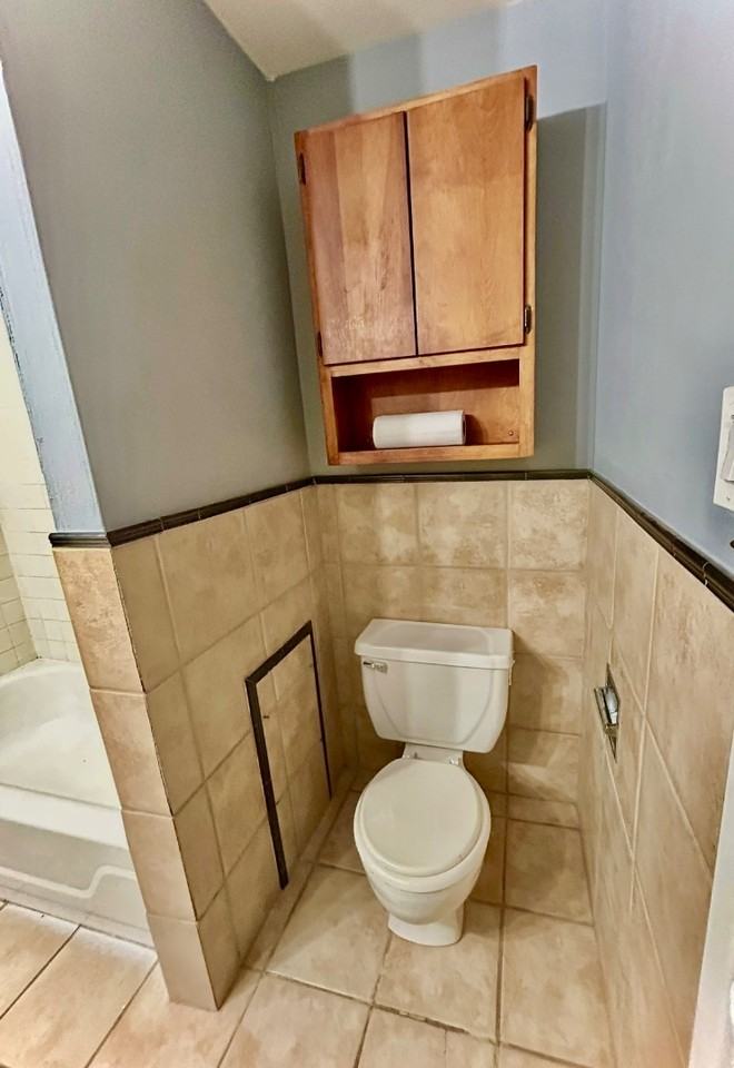 1901 42nd St - Photo 3 of 20