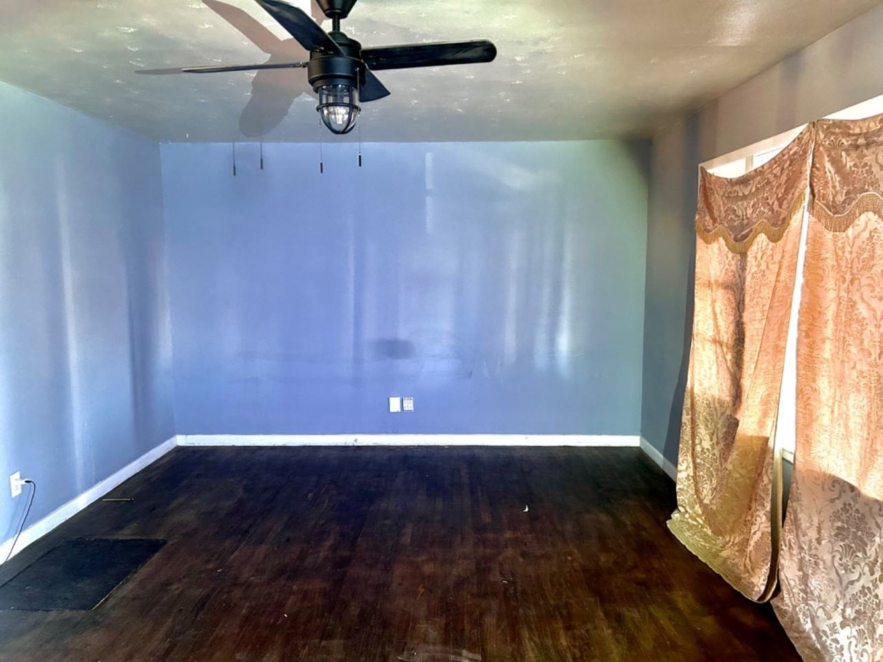 1901 42nd St - Photo 4 of 20