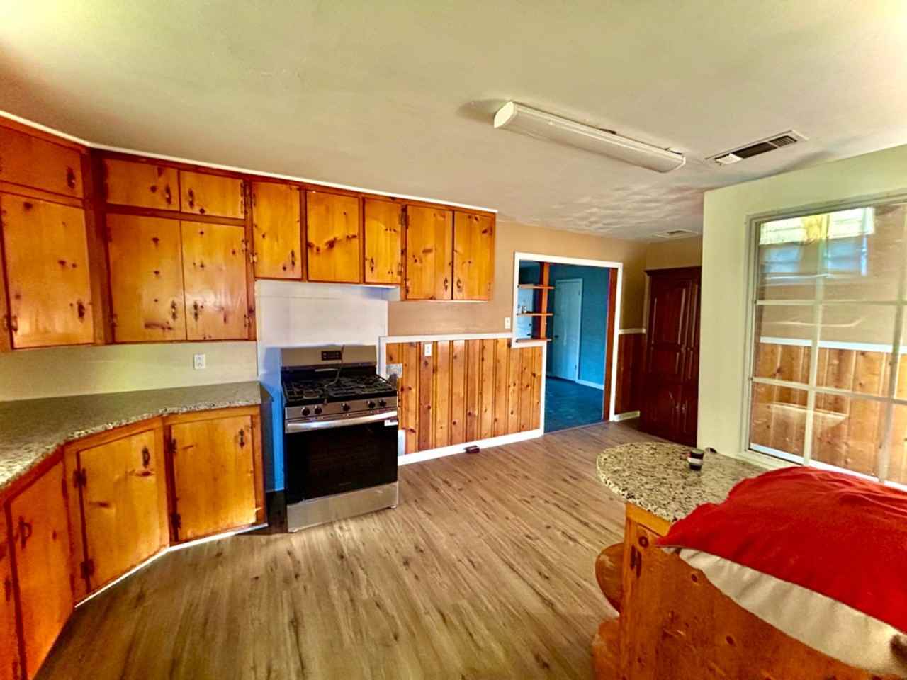 1901 42nd St - Photo 6 of 20