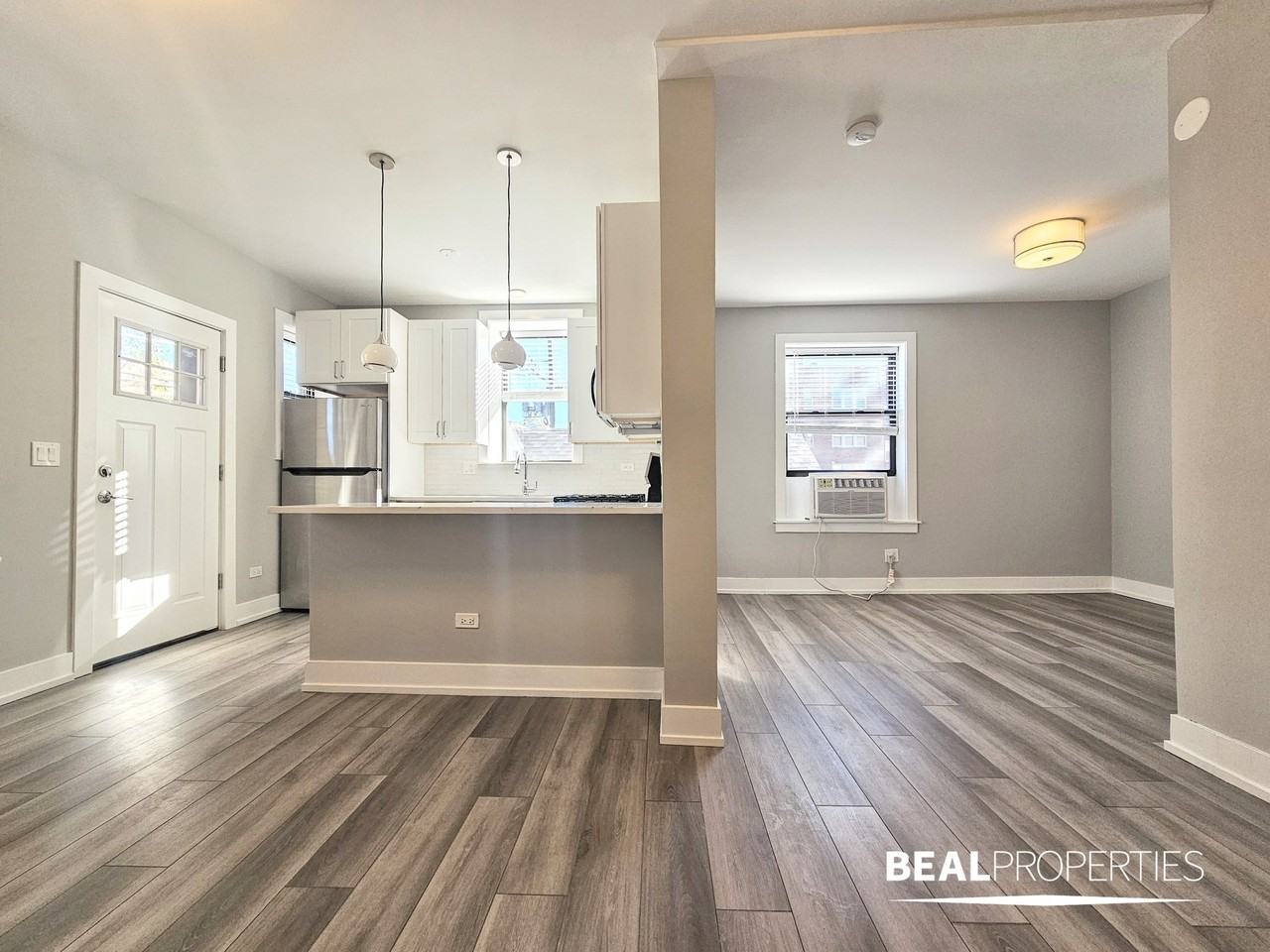 3939 N Janssen Ave - Photo 2 of 12