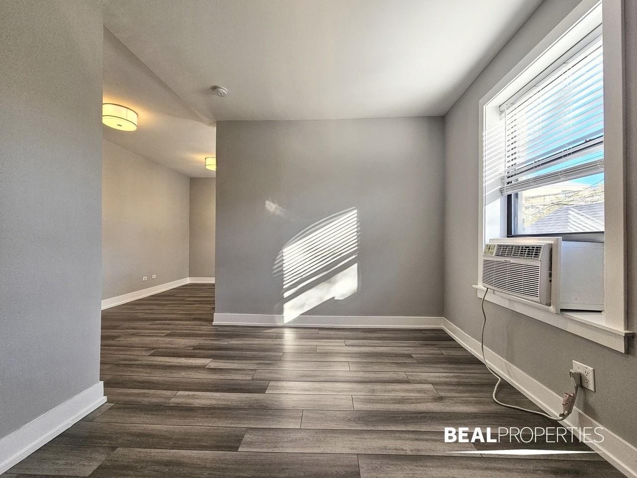 3939 N Janssen Ave - Photo 3 of 12