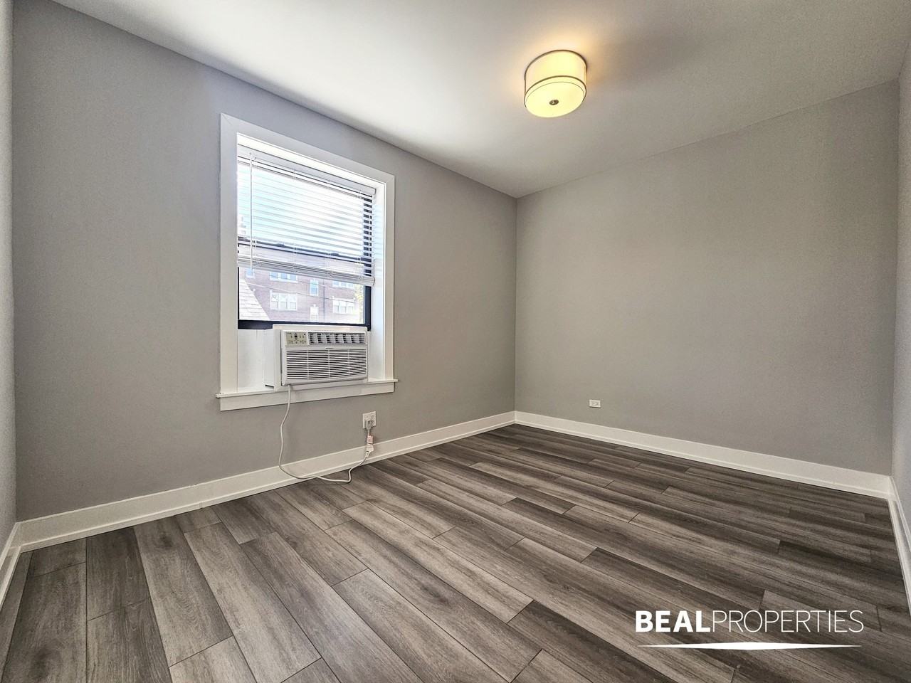 3939 N Janssen Ave - Photo 4 of 12