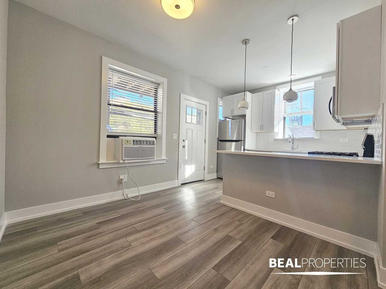 3939 N Janssen Ave - Photo 5 of 12