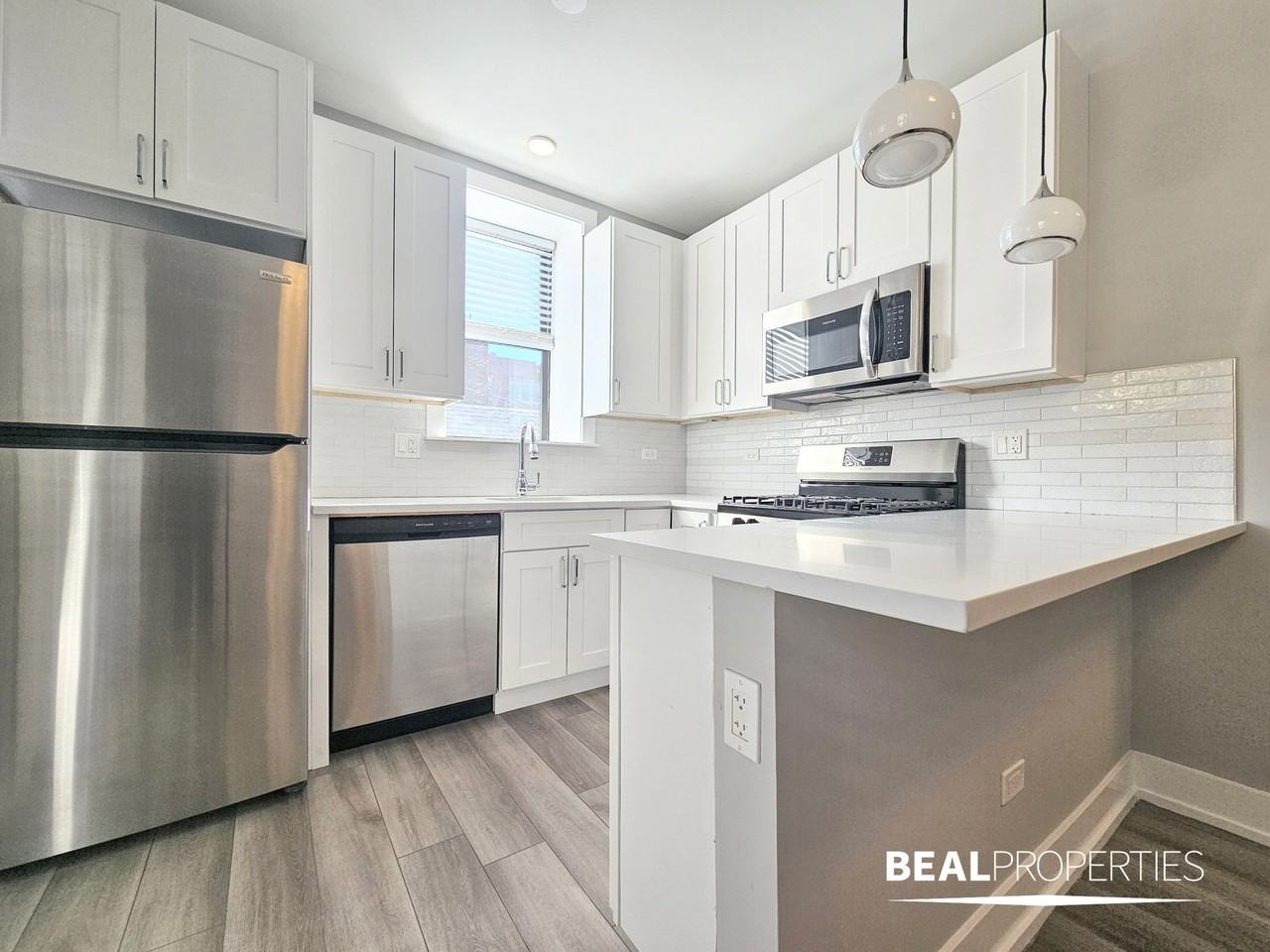 3939 N Janssen Ave - Photo 7 of 12