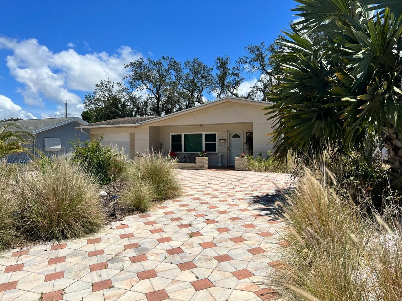 6164 Fairfield Ave S - Photo 6 of 20